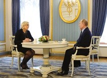 Przyjęcie Marine Le Pen w Moskwie nie pozostawia wątpliwości, kogo w Rosji widziano by na stanowisku prezydenta Francji. Le Pen wystąpiła przed rosyjską Dumą Państwową, a prezydent Putin osobiście  przyjął ją na Kremlu.