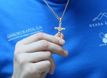 Niemcy: Kościół ewangelicki o zakazie noszenia krzyżyka przez nauczycielkę