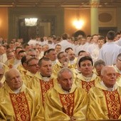 Księża i animatorzy służby liturgicznej wypełnili katedrę św. Mikołaja