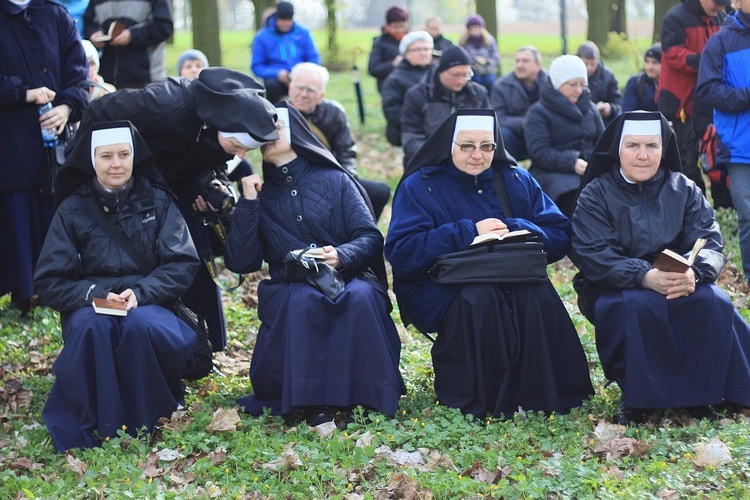 Droga Krzyżowa na kalwarii w Wielki Piątek