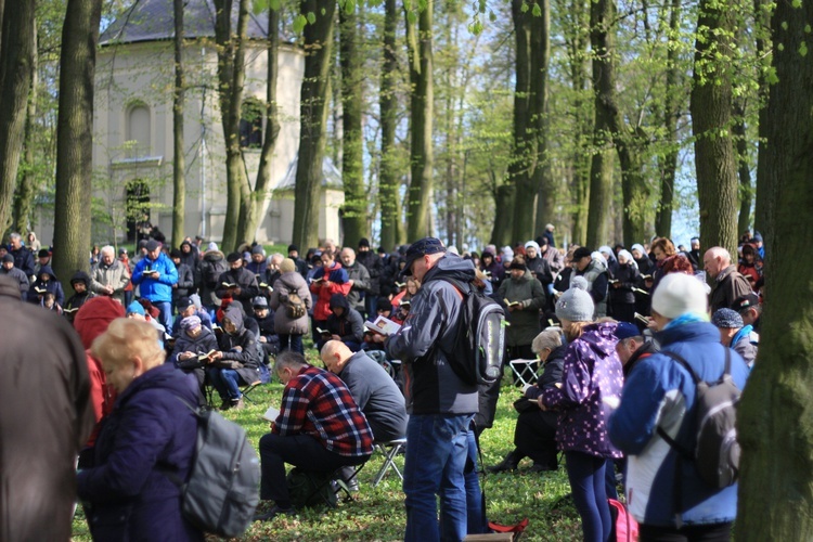 Droga Krzyżowa na kalwarii w Wielki Piątek