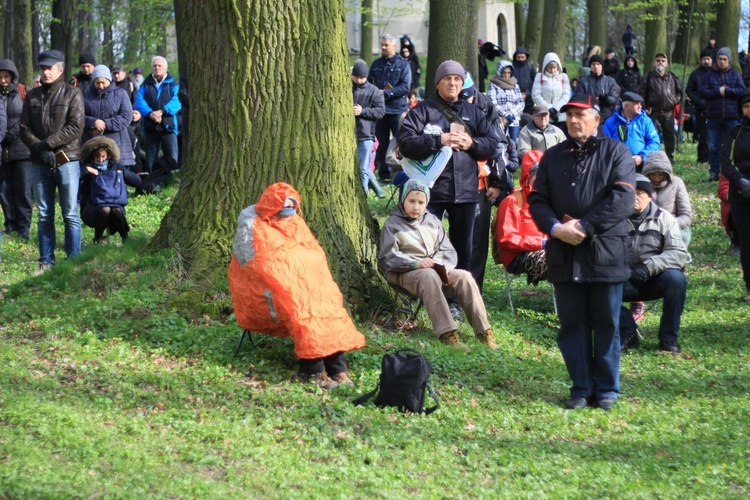 Droga Krzyżowa na kalwarii w Wielki Piątek