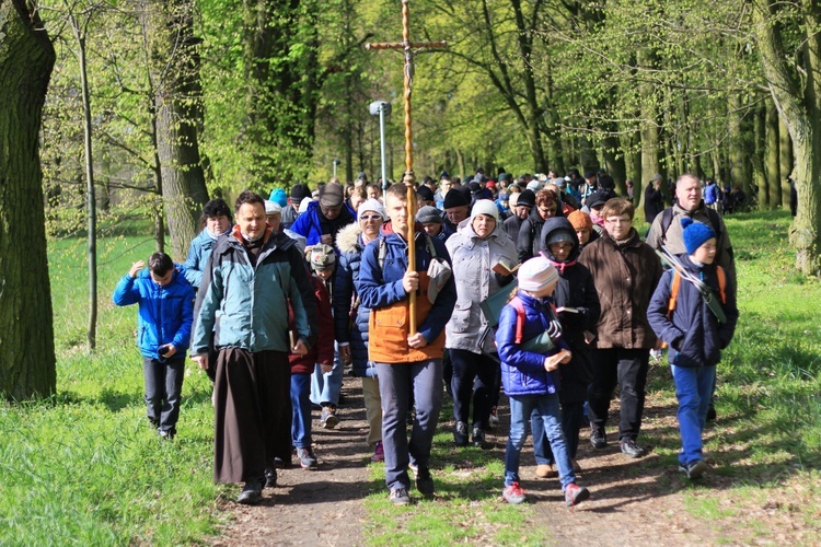 Droga Krzyżowa na kalwarii w Wielki Piątek