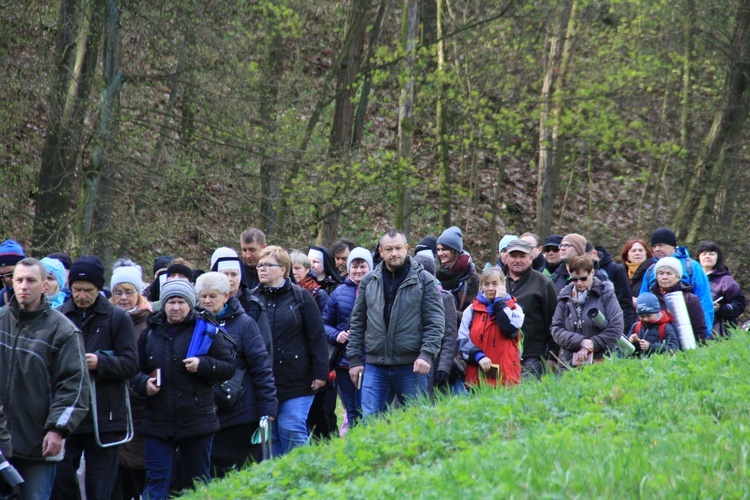 Droga Krzyżowa na kalwarii w Wielki Piątek