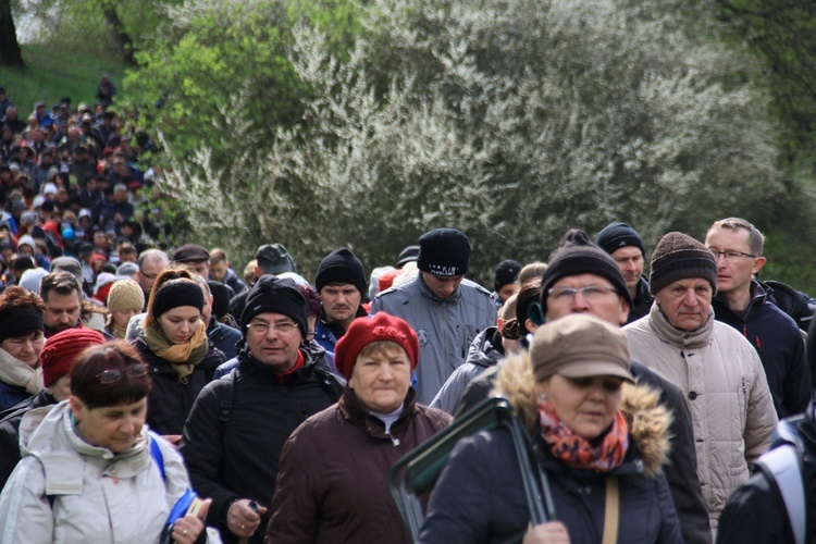 Droga Krzyżowa na kalwarii w Wielki Piątek