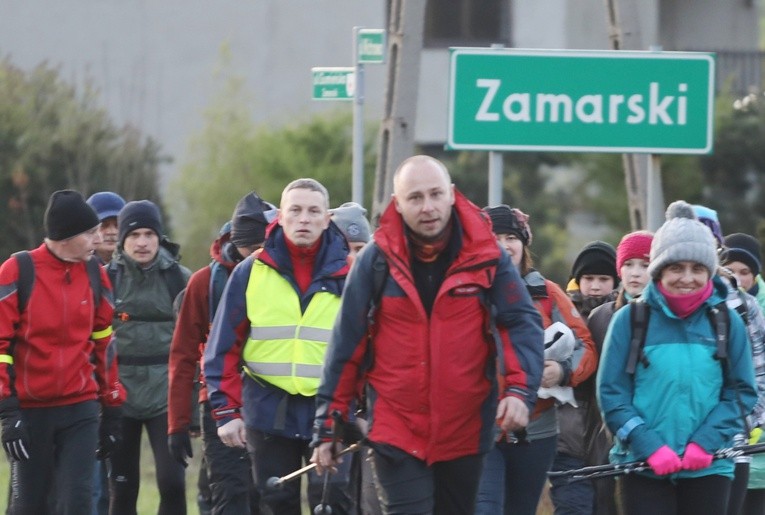 Kolejna grupa uczestników EDK wyruszyła z Zamarsk, by dobrze przygotować się do Wielkiego Piątku i Wielkiej Nocy... 