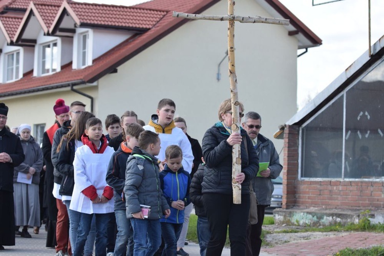 Wielki Piątek. Droga Krzyżowa przez ulicami Świdnicy