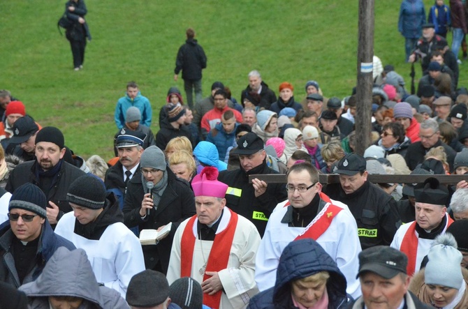 Droga krzyżowa na Święty Krzyż 