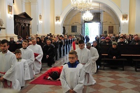 Chrystus umiera na Krzyżu w kościele Bożego Ciała