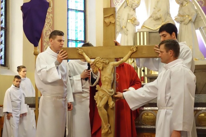 Liturgia Wielkiego Piątku w Poroninie 