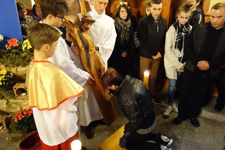 Liturgia Wielkiego Piątku w Poroninie 