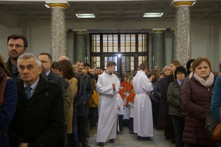 Liturgia Wielkiego Piątku w parafii NSPJ w Nowym Targu 