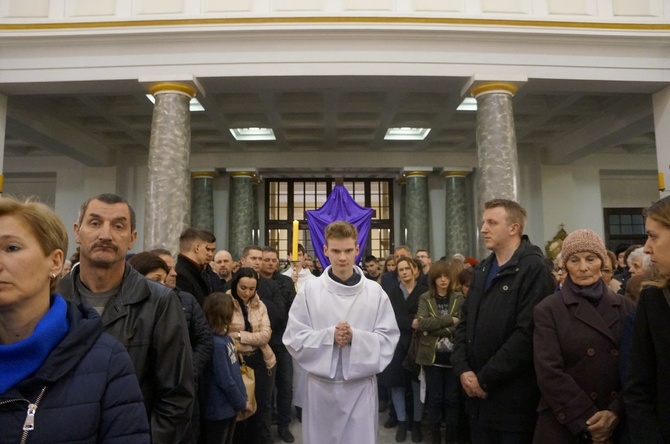 Liturgia Wielkiego Piątku w parafii NSPJ w Nowym Targu 