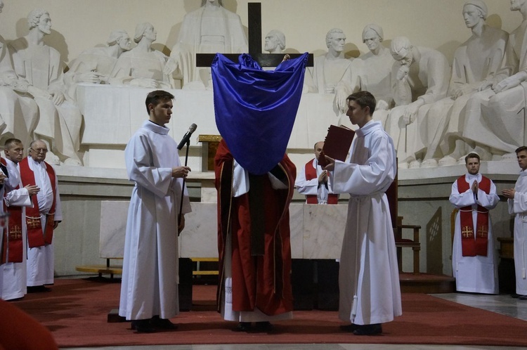 Liturgia Wielkiego Piątku w parafii NSPJ w Nowym Targu 