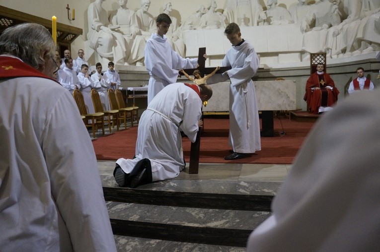 Liturgia Wielkiego Piątku w parafii NSPJ w Nowym Targu 