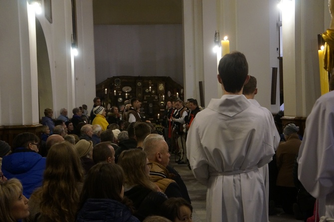 Liturgia Wielkiego Piątku w parafii NSPJ w Nowym Targu 