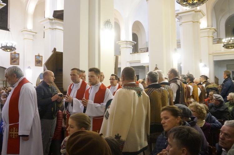 Liturgia Wielkiego Piątku w parafii NSPJ w Nowym Targu 