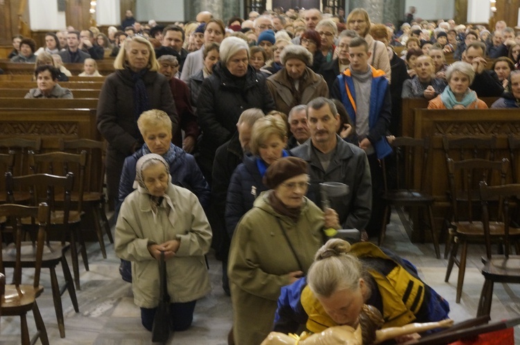 Liturgia Wielkiego Piątku w parafii NSPJ w Nowym Targu 