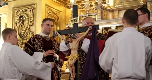 Usta naznaczone krwią prawdy