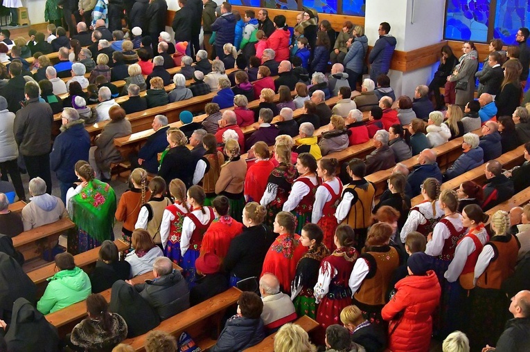Liturgia Wielkiego Piątku w Zakopanem - parafia Świętego Krzyża.