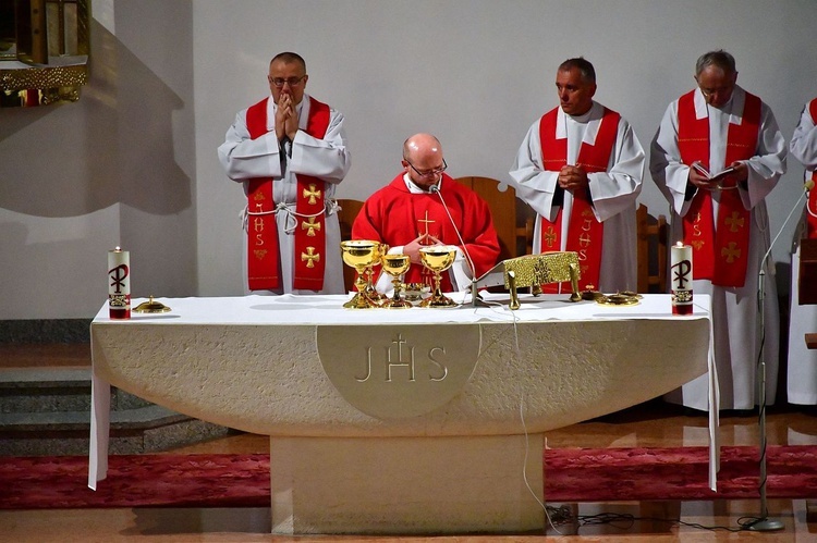 Liturgia Wielkiego Piątku w Zakopanem - parafia Świętego Krzyża.