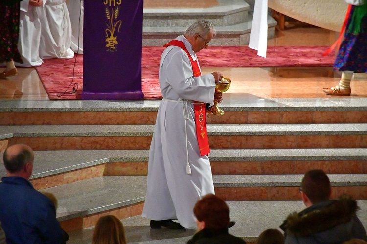 Liturgia Wielkiego Piątku w Zakopanem - parafia Świętego Krzyża.