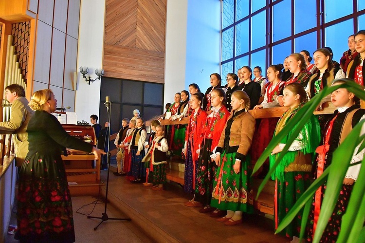 Liturgia Wielkiego Piątku w Zakopanem - parafia Świętego Krzyża.