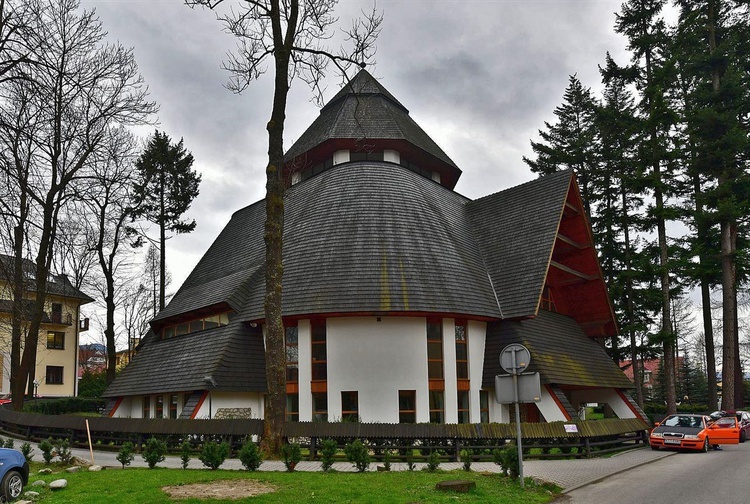 Groby Pańskie w zakopiańskich świątyniach 