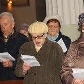 Z roku na rok coraz więcej osób w parafii św. Jakuba w Skierniewicach bierze udział w Ciemnej Jutrzni