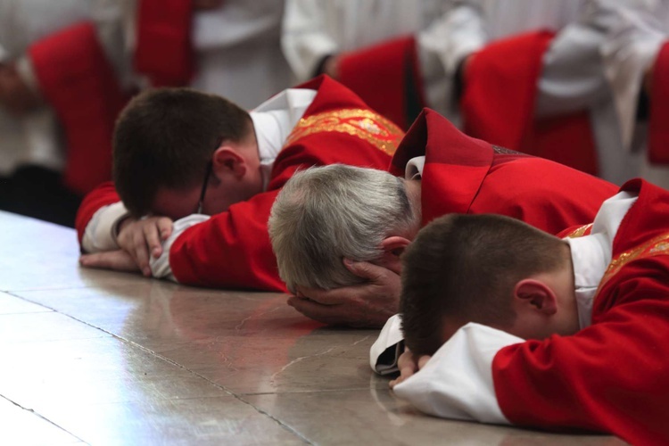 Liturgia Wielkiego Piątku w katowickiej katedrze