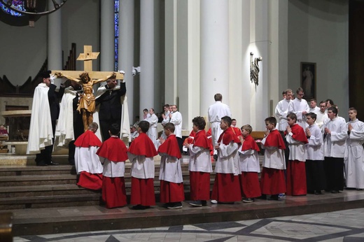 Liturgia Wielkiego Piątku w katowickiej katedrze
