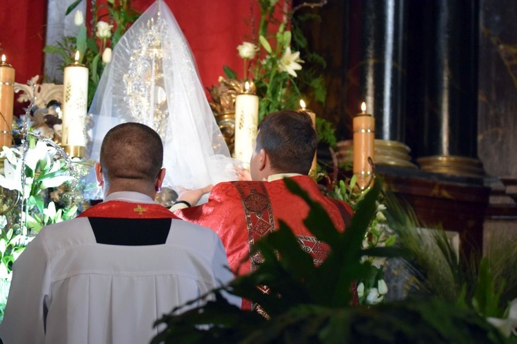 Wielki Piątek. Liturgia Męki Pańskiej w katedrze