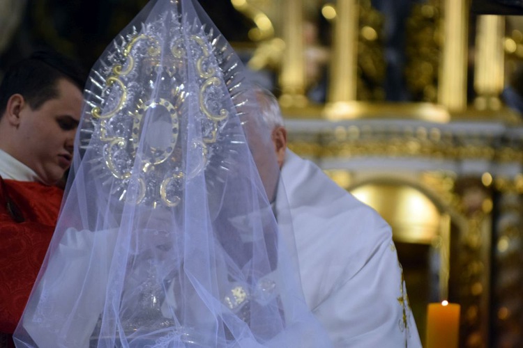 Wielki Piątek. Liturgia Męki Pańskiej w katedrze