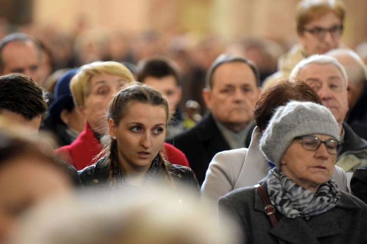 Wielki Piątek. Liturgia Męki Pańskiej w katedrze