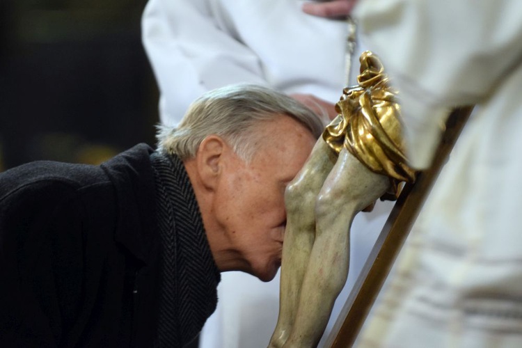 Wielki Piątek. Liturgia Męki Pańskiej w katedrze