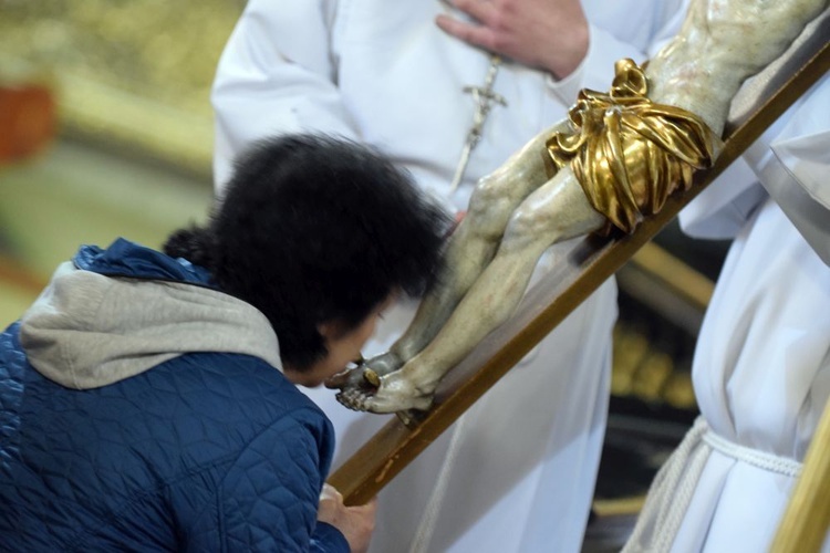 Wielki Piątek. Liturgia Męki Pańskiej w katedrze