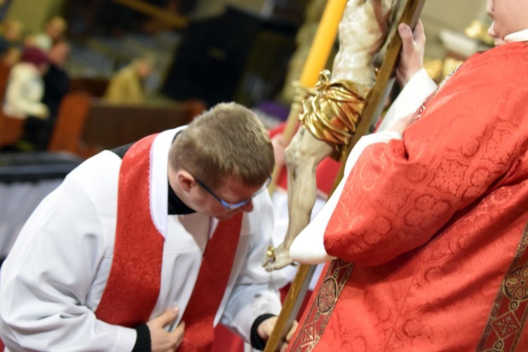 Wielki Piątek. Liturgia Męki Pańskiej w katedrze