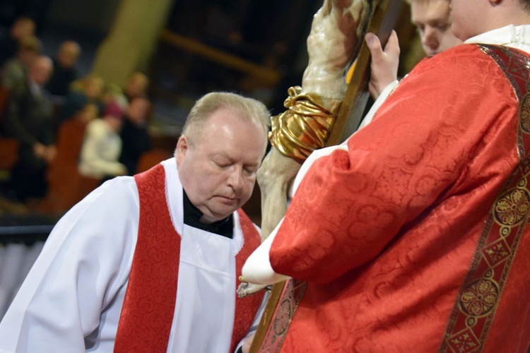 Wielki Piątek. Liturgia Męki Pańskiej w katedrze