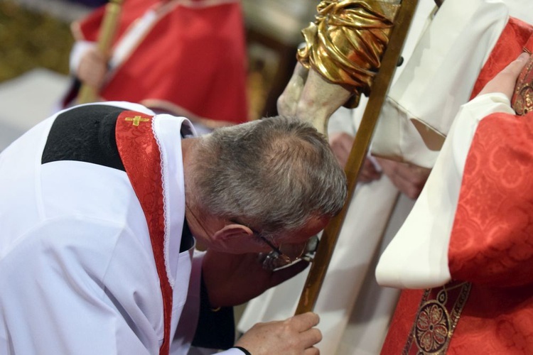 Wielki Piątek. Liturgia Męki Pańskiej w katedrze