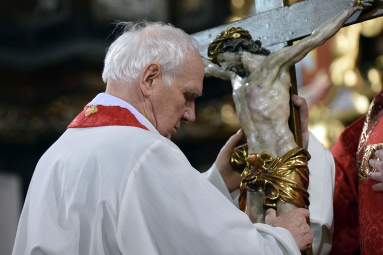 Wielki Piątek. Liturgia Męki Pańskiej w katedrze