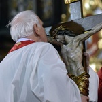 Wielki Piątek. Liturgia Męki Pańskiej w katedrze