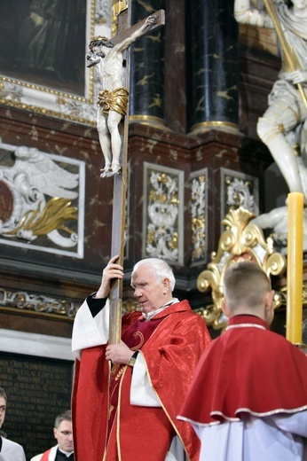 Wielki Piątek. Liturgia Męki Pańskiej w katedrze