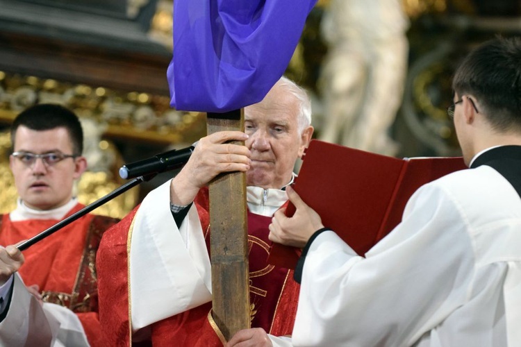 Wielki Piątek. Liturgia Męki Pańskiej w katedrze