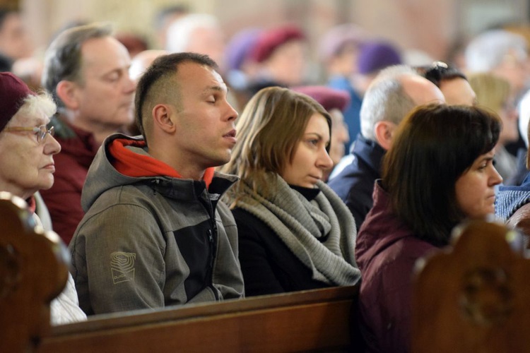 Wielki Piątek. Liturgia Męki Pańskiej w katedrze