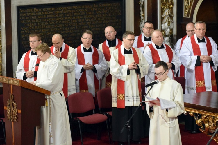 Wielki Piątek. Liturgia Męki Pańskiej w katedrze