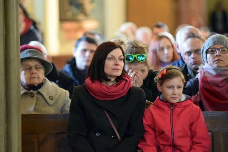 Wielki Piątek. Liturgia Męki Pańskiej w katedrze