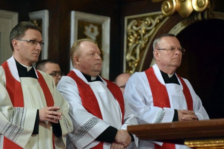 Wielki Piątek. Liturgia Męki Pańskiej w katedrze