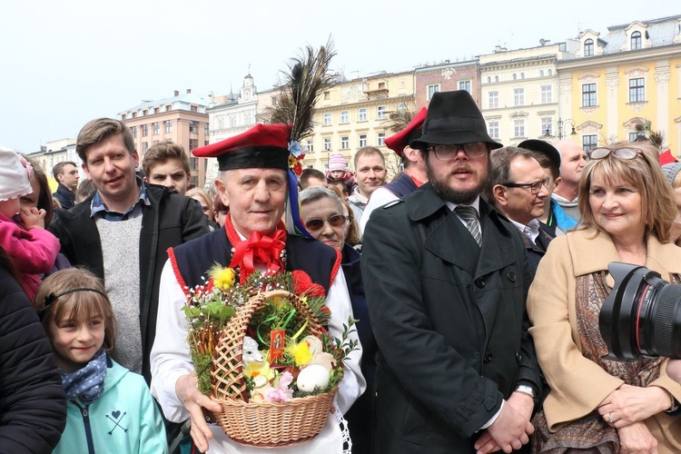 Święcenie pokarmów w Krakowie 2017, cz. 1