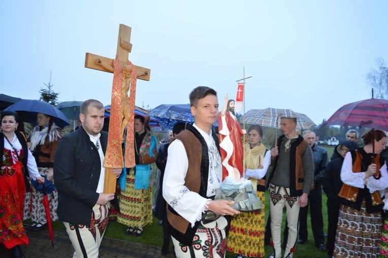 Procesja rezurekcyjna w Miętustwie