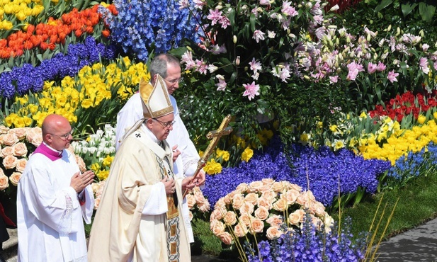 Franciszek - Urbi et Orbi: Niech Zmartwychwstały Chrystus da pokój w naszych czasach!